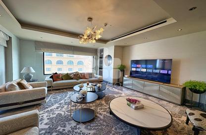 Apartment - 3 Bedrooms - 5 Bathrooms for rent in Tower 12 - Porto Arabia - The Pearl Island - Doha