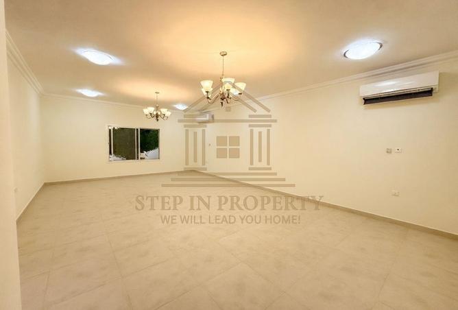 61280389 - Property Main Image