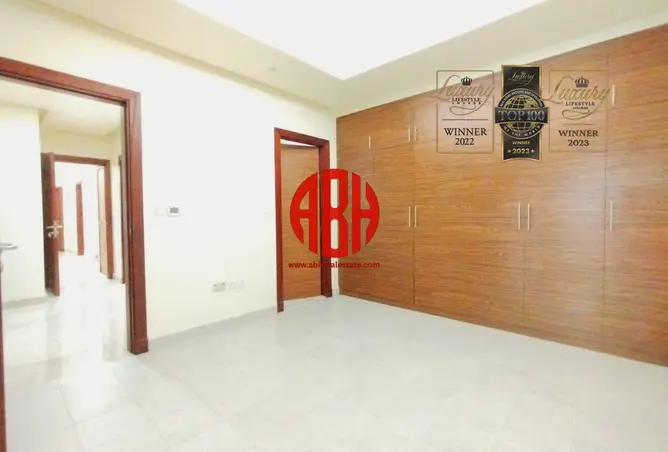 54200221 - Property Image 3