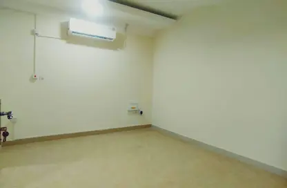 فيلا - 1 حمام للايجار في شارع المطار القديم - طريق المطار القديم - الدوحة