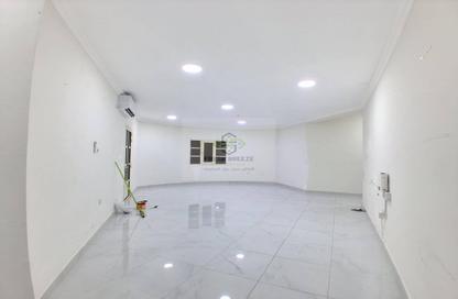 Apartment - 3 Bedrooms - 3 Bathrooms for rent in Muntazah 7 - Al Muntazah - Doha