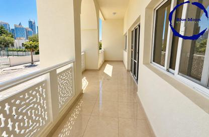 مجمع سكني - 4 - 5 للإيجار في شارع عنيزة - الحي الدبلوماسي - الدوحة