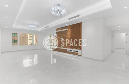 Apartment - 2 Bedrooms - 3 Bathrooms for sale in West Porto Drive - Porto Arabia - The Pearl Island - Doha