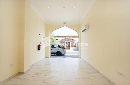 Shop - Studio - 1 Bathroom for rent in Al Nuaija Street - Al Nuaija - Doha