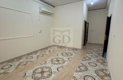 Apartment - Studio - 1 for rent in Wholesale Market Street - Abu Hamour - Doha