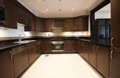 Apartment - 1 Bedroom - 2 Bathrooms for rent in West Porto Drive - Porto Arabia - The Pearl Island - Doha