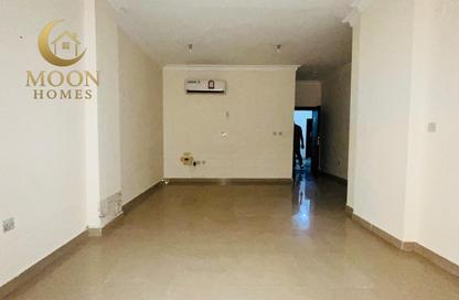 Apartment - 1 Bedroom - 2 Bathrooms for rent in Umm Ghwailina Comm - Umm Ghuwalina - Umm Ghuwailina - Doha Apartment - 1 Bedroom - 2 Bathrooms for rent in Umm Ghwailina Comm - Umm Ghuwalina - Umm Ghuwailina - Doha