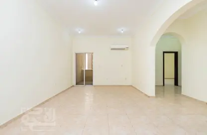 Apartment - 2 Bedrooms - 2 Bathrooms for rent in Al Jazeera Street - Fereej Bin Mahmoud North - Fereej Bin Mahmoud - Doha