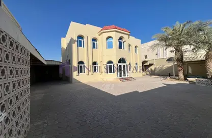 Villa - 4 Bedrooms - 5 Bathrooms for rent in Onaiza - Onaiza - Doha