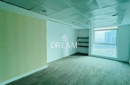 مساحات مكتبية - 8 غرف نوم - 4 حمامات للايجار في برج وست باي - الخليج الجنوبي - الخليج الغربي - الدوحة