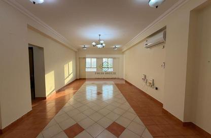 Apartment - 2 Bedrooms - 2 Bathrooms for rent in Umm Ghwailina Comm - Umm Ghuwalina - Umm Ghuwailina - Doha