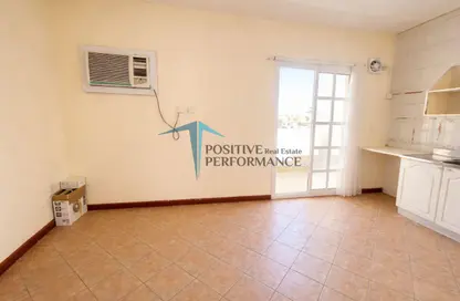 شقة - 2 غرف نوم - 1 حمام للايجار في شارع المطار القديم - طريق المطار القديم - الدوحة