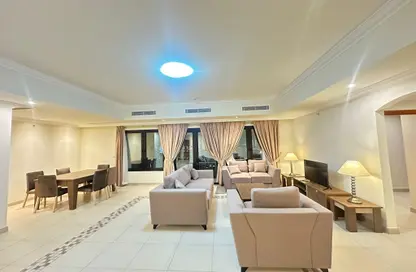 Apartment - 2 Bedrooms - 3 Bathrooms for rent in East Porto Drive - Porto Arabia - The Pearl Island - Doha