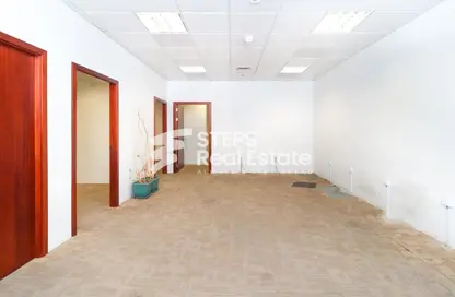 مساحات مكتبية - استوديو - 1 حمام للايجار في شارع المطار القديم - طريق المطار القديم - الدوحة
