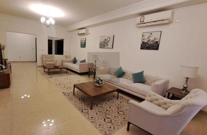 مجمع سكني - 4 غرف نوم - 5 حمامات للايجار في حدائق الفردان - ابو سدرة - الريان - الدوحة