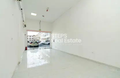 محل تجاري - استوديو - 1 حمام للايجار في أم صلال علي - أم صلال على - الدوحة