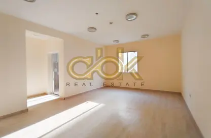 بناية كاملة - 8 غرف نوم - 8 حمامات للبيع في شارع السد - السد - الدوحة