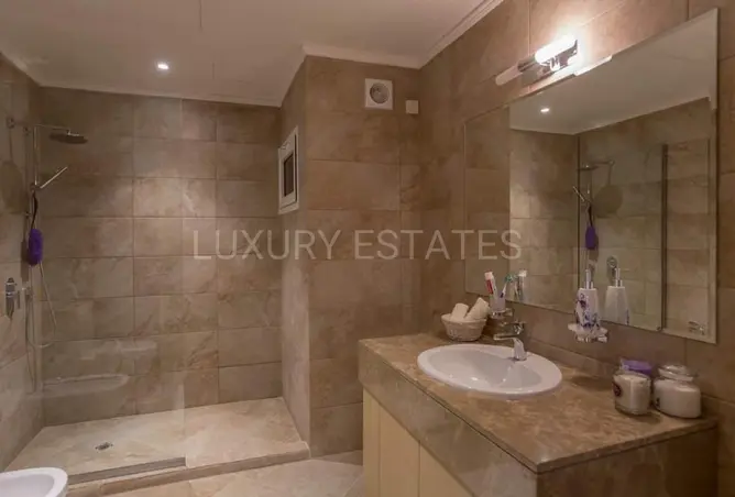 51334067 - Property Image 2