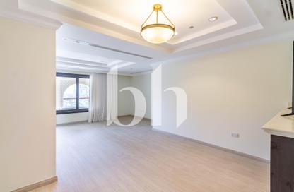 Apartment - 1 Bedroom - 2 Bathrooms for sale in West Porto Drive - Porto Arabia - The Pearl Island - Doha