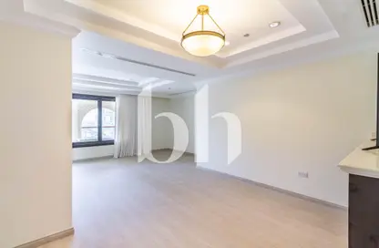 Apartment - 1 Bedroom - 2 Bathrooms for sale in West Porto Drive - Porto Arabia - The Pearl Island - Doha