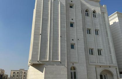 بناية كاملة - 2 - 3 للبيع في طريق المطار القديم - الدوحة