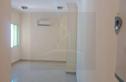 Apartment - 2 Bedrooms - 2 Bathrooms for rent in Muntazah 7 - Al Muntazah - Doha