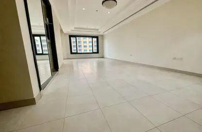 Apartment - 2 Bedrooms - 3 Bathrooms for rent in Two Porto Arabia - Porto Arabia - The Pearl Island - Doha