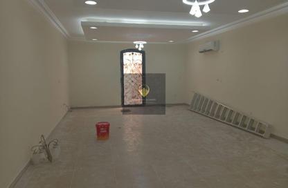 Villa - 6 Bedrooms - 5 Bathrooms for rent in Izghawa - Izghawa - Doha