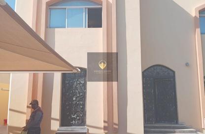 Villa - 6 Bedrooms - 5 Bathrooms for rent in Izghawa - Izghawa - Doha