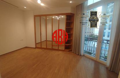 Apartment - 2 Bedrooms - 3 Bathrooms for rent in Floresta Gardens - Floresta Gardens - The Pearl Island - Doha