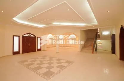 Villa - 7 Bedrooms - 6 Bathrooms for rent in Onaiza - Onaiza - Doha