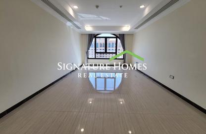 Apartment - 2 Bedrooms - 2 Bathrooms for rent in Tower 21 - Porto Arabia - The Pearl Island - Doha
