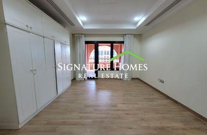Apartment - 2 Bedrooms - 2 Bathrooms for rent in Tower 21 - Porto Arabia - The Pearl Island - Doha