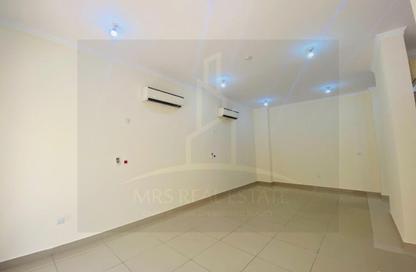 Villa - 6 Bedrooms - 6 Bathrooms for rent in Izghawa - Izghawa - Doha