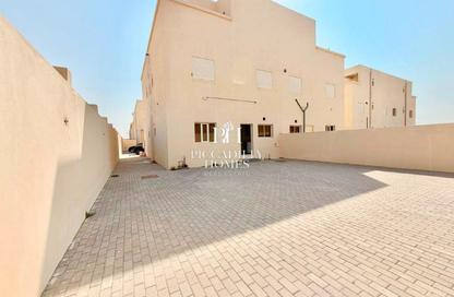 Villa - 4 Bedrooms - 6 Bathrooms for rent in Umm Qarn - Al Daayen