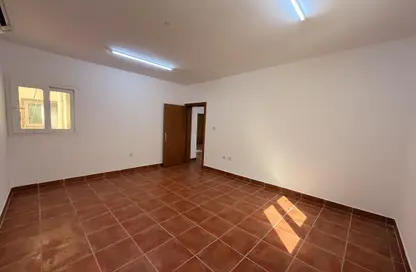 Apartment - 2 Bedrooms - 1 Bathroom for rent in OqbaBin Nafie Steet - Old Airport Road - Doha