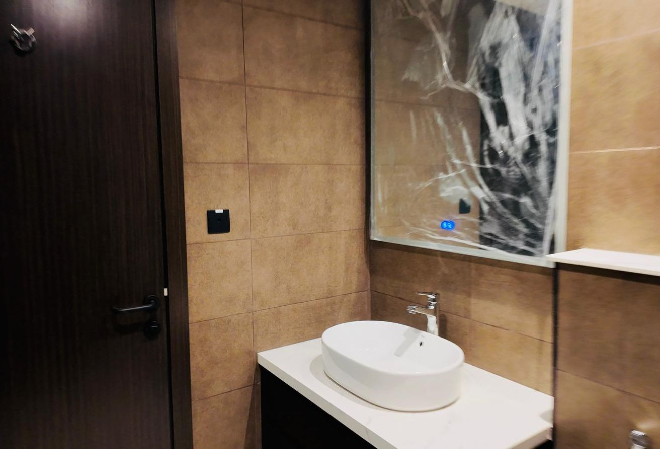 2 BEDROOM PLUS OFFICE | BEACHFRONT | 15500k EXCLUD thumbnail 8