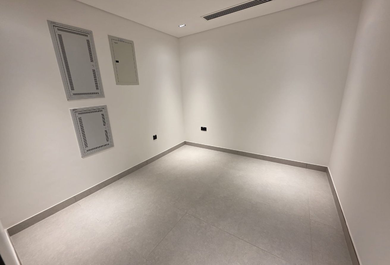 2 BEDROOM PLUS OFFICE | BEACHFRONT | 15500k EXCLUD thumbnail 12