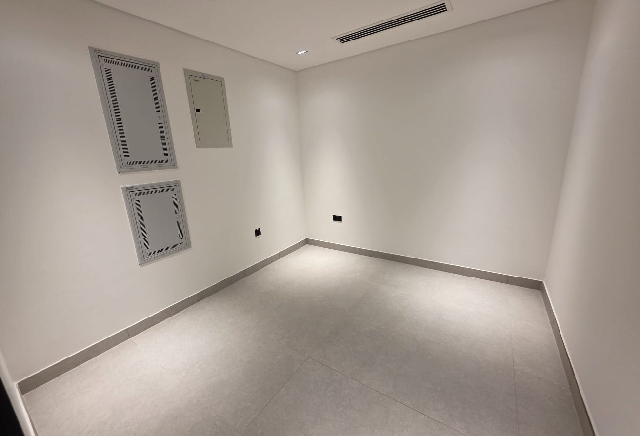 2 BEDROOM PLUS OFFICE | BEACHFRONT | 15500k EXCLUD thumbnail 13