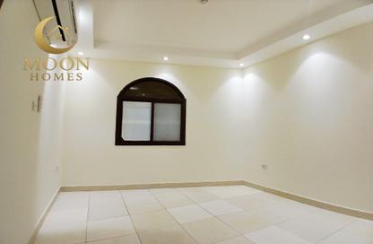 Apartment - 2 Bedrooms - 2 Bathrooms for rent in Umm Ghwailina Comm - Umm Ghuwalina - Umm Ghuwailina - Doha Apartment - 2 Bedrooms - 2 Bathrooms for rent in Umm Ghwailina Comm - Umm Ghuwalina - Umm Ghuwailina - Doha