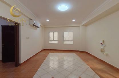 Apartment - 3 Bedrooms - 3 Bathrooms for rent in Umm Ghuwailina 4 - Umm Ghuwailina - Doha
