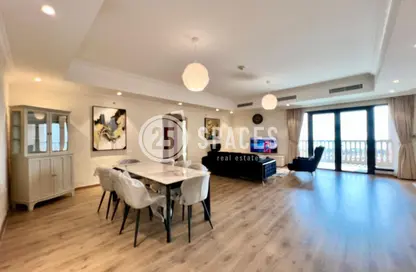 شقة - 2 غرف نوم - 3 حمامات للايجار في طريق بورتو الشرقي - بورتو أرابيا - جزيرة اللؤلؤة - الدوحة