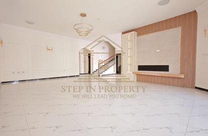Villa - 5 - 4 for rent in Umm Al Seneem Street - Ain Khaled - Doha