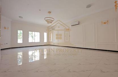 Villa - 5 - 4 for rent in Umm Al Seneem Street - Ain Khaled - Doha