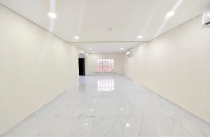 Villa - 3 Bedrooms - 3 Bathrooms for rent in Al Maamoura - Al Maamoura - Doha