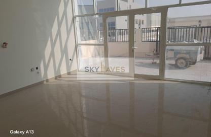 Warehouse - Studio - 5 Bathrooms for rent in East Industrial Street - Birkat Al Awamer - Al Wakra