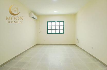 Apartment - 2 Bedrooms - 2 Bathrooms for rent in Umm Ghuwailina 4 - Umm Ghuwailina - Doha