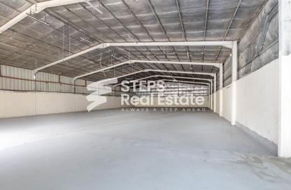 Warehouse - Studio - 4 Bathrooms for rent in Industrial Area 4 - Industrial Area - Industrial Area - Doha
