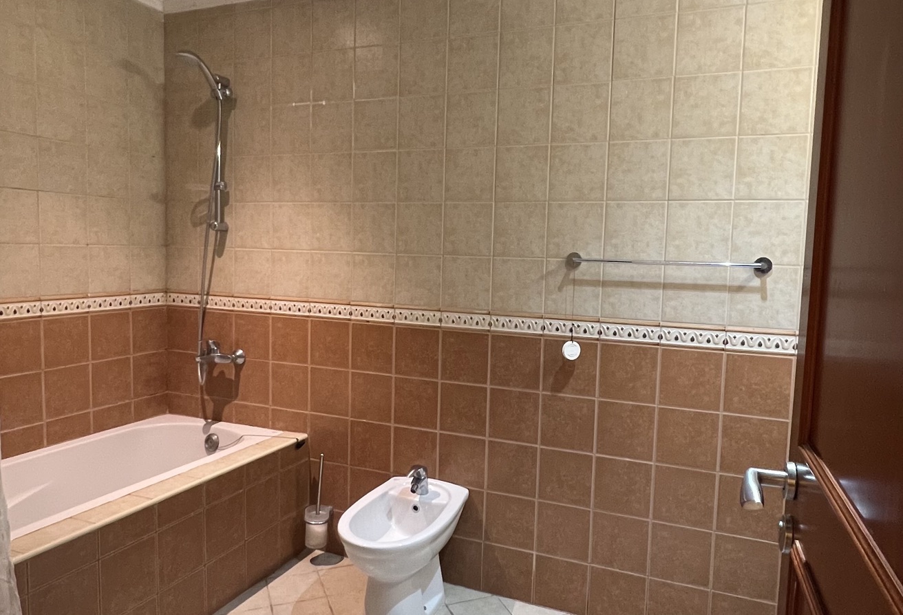 LUXURY 1BHK WITH MARINA VIEWS INCLUDING BILLS thumbnail 5