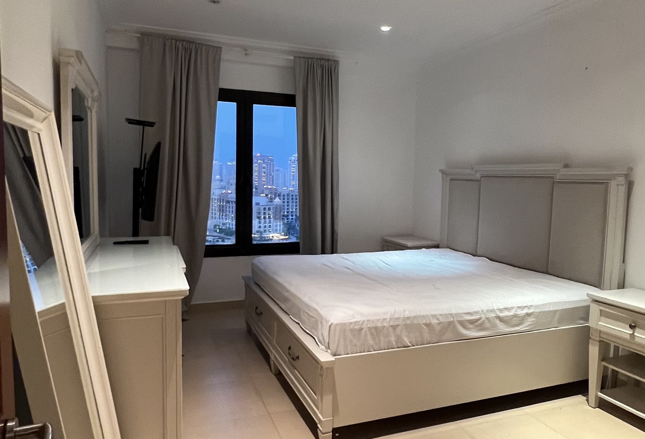 LUXURY 1BHK WITH MARINA VIEWS INCLUDING BILLS thumbnail 2